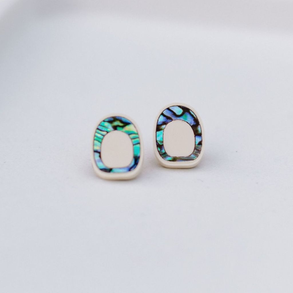 Coastal ovoid Ivory acrylic Stud