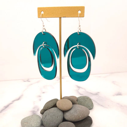 Aligned Form Earring