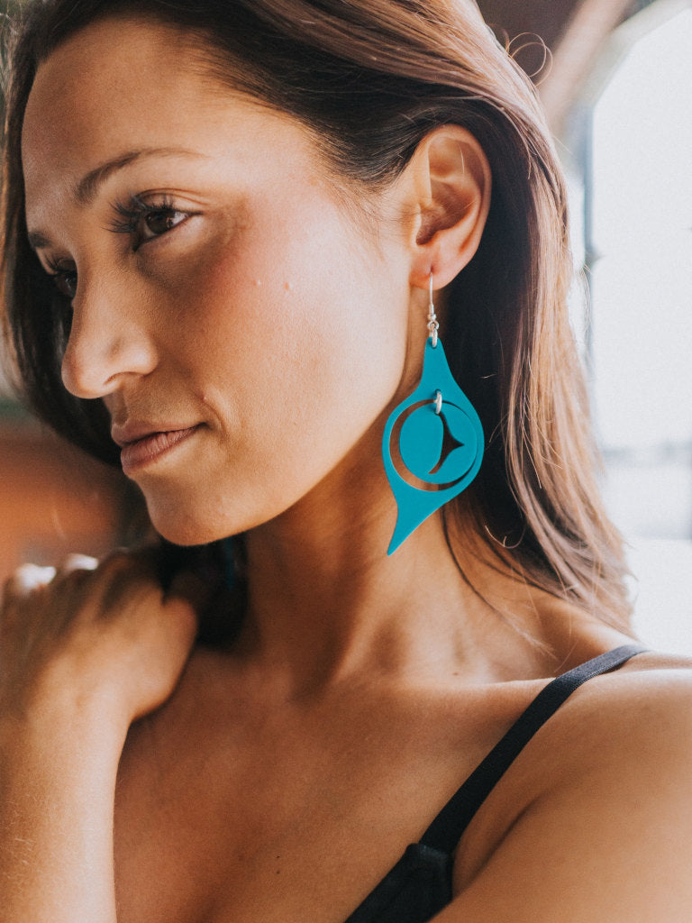 Lagoon Blue Octopus Eye - Copper Canoe Woman