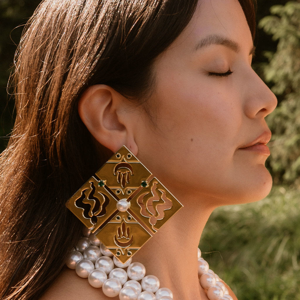 Sea prayer earrings in gold